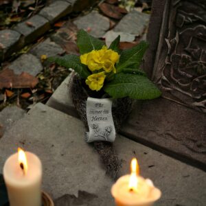 eberin · Friedhof Grab Gedenkrolle · Schriftrolle mit Rose grau · berührenden Spruch Für Immer im Herzen · Andenken · Erinnerung · Grabdekoration ·